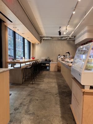 Cafe miomio / Bar Mutsumi by null