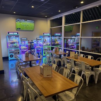 Bibo's NY Pizza - Claw machines & 4 tables for groups - Pizza Near Me - San Jose, California