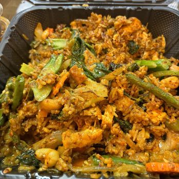 Goi Express Thai - Vegetable Curried Fried Rice w/ cashews - Thai Near Me - Murrieta, California Goi Express Thai - Vegetable Curried Fried Rice w/ cashews - Thai Near Me - Murrieta, California