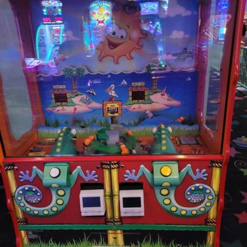 John's Incredible Pizza - Riverside - Most of the games were broken, not turned on, or had ticket jams. - Arcades Near Me - Riverside, California