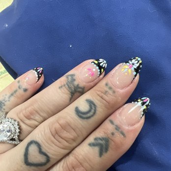 Gloss Nail Bar - Nail Salons Near Me - Rockford, Illinois