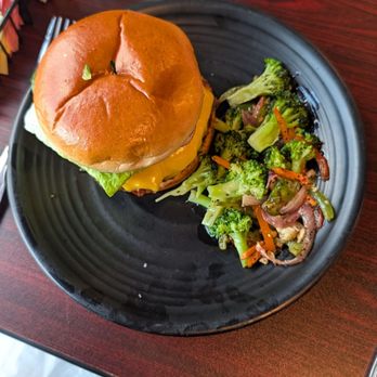 Rock Reef Cafe - I think it's the best burger I ever had! - Pizza Near Me - Torrey, Utah