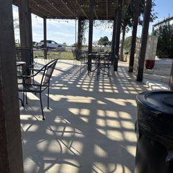 Walker Honey Farm - Outside patio