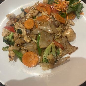 Thai Station Restaurant - Drunken noodles with chicken - Thai Near Me - Indianapolis, Indiana Thai Station Restaurant - Drunken noodles with chicken - Thai Near Me - Indianapolis, Indiana
