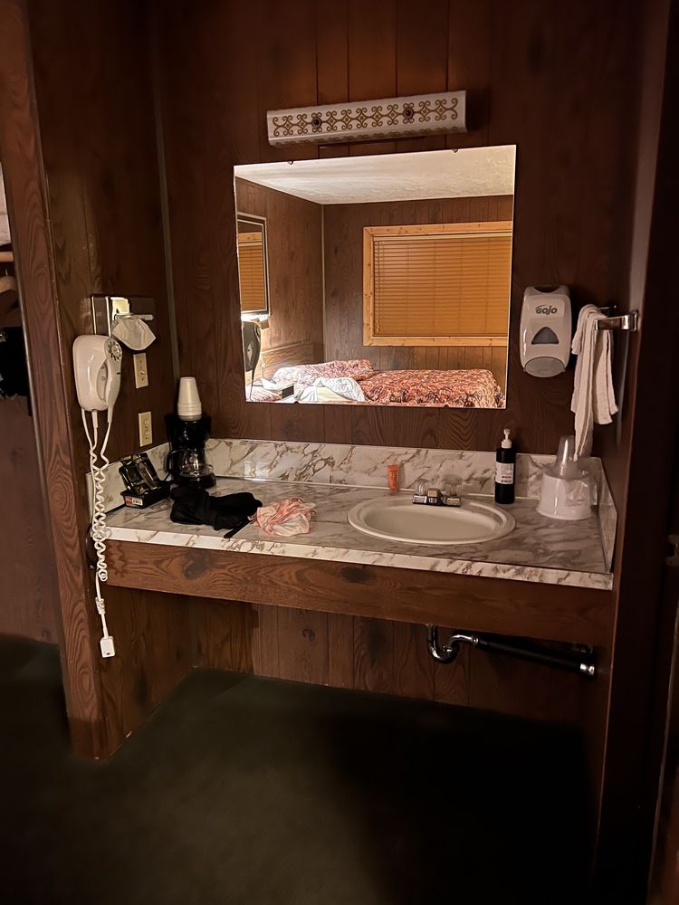 VILLAGE INN MOTEL & RESTAURANT 23 Photos & 16 Reviews 310 S Hwy 93, Challis, Idaho Hotels