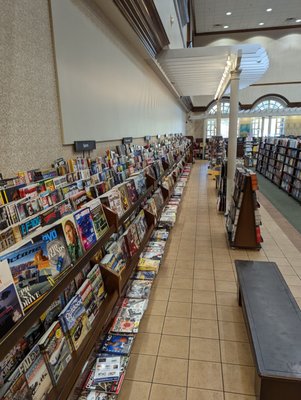 Barnes & Noble by null
