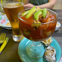 El Rancho Mexican Cuisine - Veulva de la Vida: Sweet/sour tomato juice, packed with big chunks of shrimp, octopus and oysters.