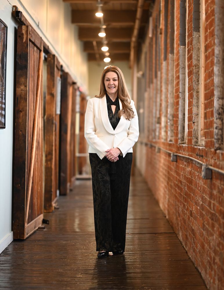 LAS AMERICAS REAL ESTATE Updated September 2024 28 Photos 2190 Madison Ave, Bridgeport