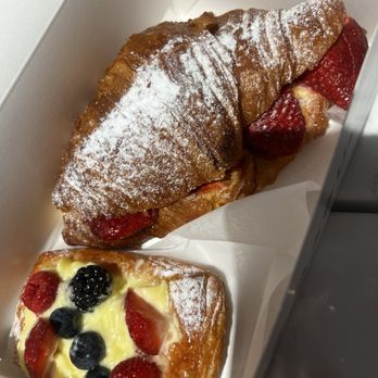 Paris Baguette - Bakeries Near Me - Monrovia, California