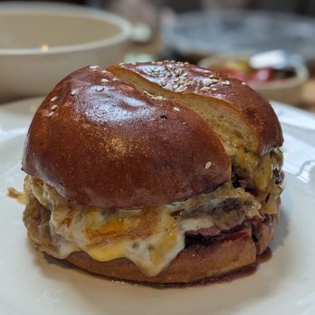 Maximo - Wagyu cross beef cheeseburger $640 - México, D.F., DIF