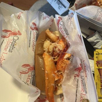 Cousins Maine Lobster - Connecticut lobster roll - Food Trucks Near Me - Pompano Beach, Florida