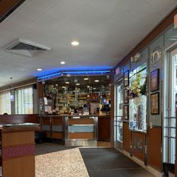 Dix Hills Diner - Entrance and cashier