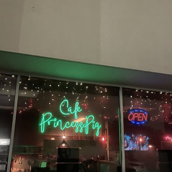 Cafe Princess Pig - Outside - Bars Near Me - Honolulu, Hawaii