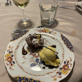 LL Chef Services - Gluten free chocolate soufflé with homemade vanilla bean ice cream. My wife loved this especially the ice cream - Personal Chefs Near Me LL Chef Services - Gluten free chocolate soufflé with homemade vanilla bean ice cream. My wife loved this especially the ice cream - Personal Chefs Near Me