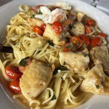 Cafe Baci - Scampi Portofino - Italian Near Me - Westbury, New York