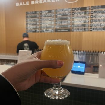 The Bale Breaker & Yonder Taproom - Cideries Near Me - Seattle, Washington The Bale Breaker & Yonder Taproom - Cideries Near Me - Seattle, Washington