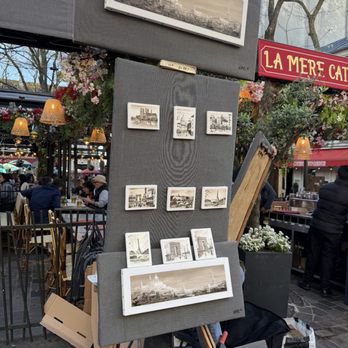 Place du Tertre - Public Plazas Near Me