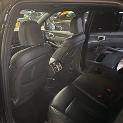 Simple Airport Transfers - Clean and well maintained interior!