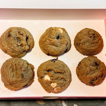 Crumbl - Aina Haina - Pecan Chocolate Chip, Cranberry White Chip, and Milk Chocolate Chip Cookies - Bakeries Near Me - Honolulu, Hawaii Crumbl - Aina Haina - Pecan Chocolate Chip, Cranberry White Chip, and Milk Chocolate Chip Cookies - Bakeries Near Me - Honolulu, Hawaii