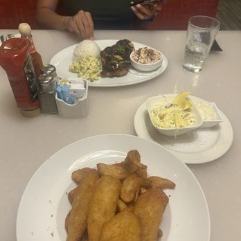 M.A.C. 24/7 - Mixed Plate (With Huli Huli Chicken and Spicy Ahi) TOP and Fish & Chips - American Near Me - Honolulu, Hawaii
