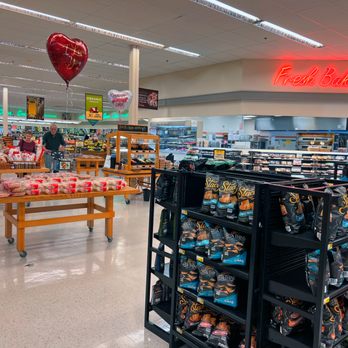 Ingles Supermarkets - Large Bakery area with all sorts of fresh baked goodies. - Grocery Near Me - Gainesville, Georgia