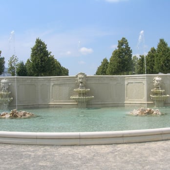 Schloss Hof - fountain near entrance - Landmarks & Historical Buildings Near Me - Schloßhof, 3
