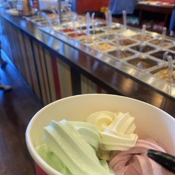 Chiller Bee - Bowl and toppings - Ice Cream & Frozen Yogurt Near Me - The Woodlands, Texas Chiller Bee - Bowl and toppings - Ice Cream & Frozen Yogurt Near Me - The Woodlands, Texas