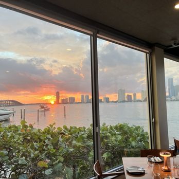Rusty Pelican - Miami - Sunset Views - Seafood Near Me - Key Biscayne, Florida