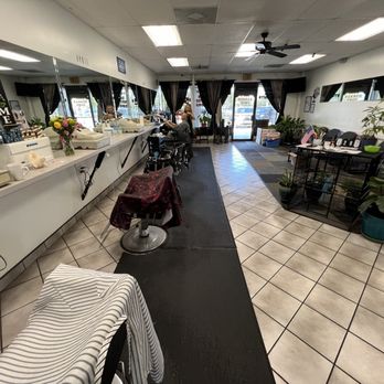 Lou's Barber Shop - The shop is attractive and well-kept. I enjoy it here. - Barbers Near Me - Jacksonville, Florida