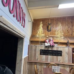 Sonny's - Interior