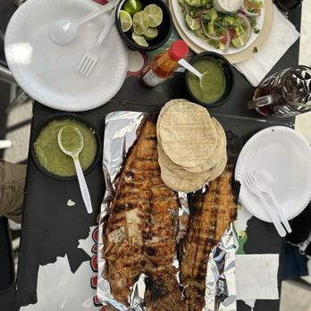 Mariscos El Kora De Nayarit - Pescado zarandeado , salad y tortillas - Seafood Near Me - Los Angeles, California