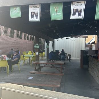 Felix's Pizza Pub - Outside seating - Pizza Near Me - St. Louis, Missouri Felix's Pizza Pub - Outside seating - Pizza Near Me - St. Louis, Missouri