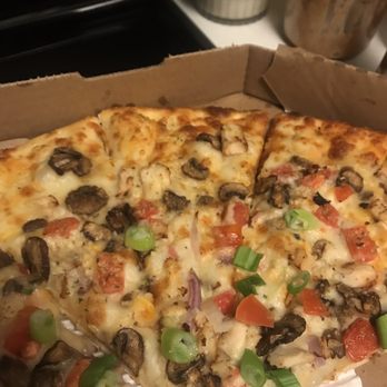 Round Table Pizza - No sauce and little toppings for their chicken garlic pizza - Pizza Near Me - San Diego, California