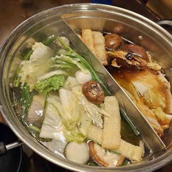 Ichiriki - Split pot accomodates different palates! - Japanese Near Me - Honolulu, Hawaii