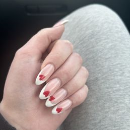 Nails w French tip heart design