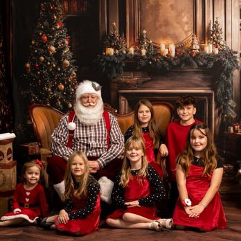 J Morton Photography - Santa with the grandchildren - Session Photography Near Me - Costa Mesa, California J Morton Photography - Santa with the grandchildren - Session Photography Near Me - Costa Mesa, California