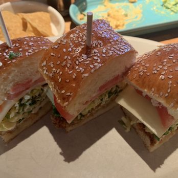 R+D Kitchen - Ding 's Crispy Chicken Sandwich - New American Near Me - Yountville, California R+D Kitchen - Ding 's Crispy Chicken Sandwich - New American Near Me - Yountville, California