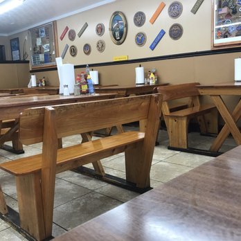George's Country Kitchen - tables and benches - Comfort Food Near Me - Glen Saint Mary, Florida