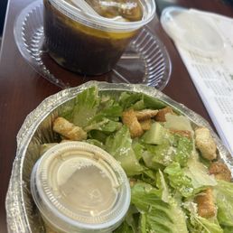 The French onion soup n Cesar salad were delicious very fresh can't wait to back n try the pizza