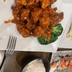 Siu's Asian Bistro - L11. General Tso's Chicken Lunch Special