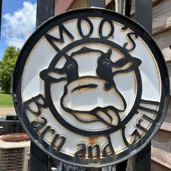 Moo's Barn And Grill - Cute logo!