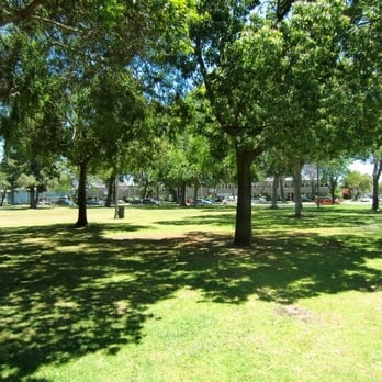 Bixby Knolls Park - Flat, open spaces leave room for Frisbee - Parks Near Me - Long Beach, California Bixby Knolls Park - Flat, open spaces leave room for Frisbee - Parks Near Me - Long Beach, California