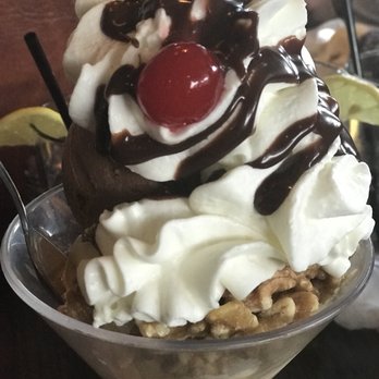 Table 9 - Small version of the BIG Sundae ice cream - New American Near Me - Cortlandt Manor, New York