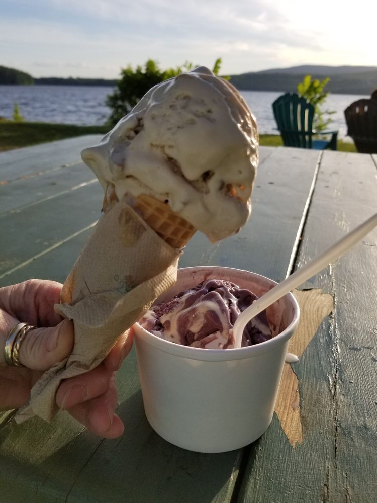 Lakeside Scoops Logo