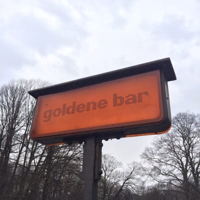 Die Goldene Bar by null