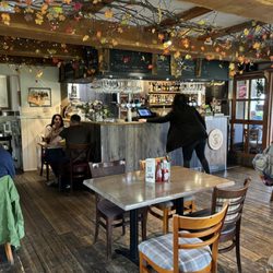 Oak Tree Inn - Inside the Oak Tree Inn
