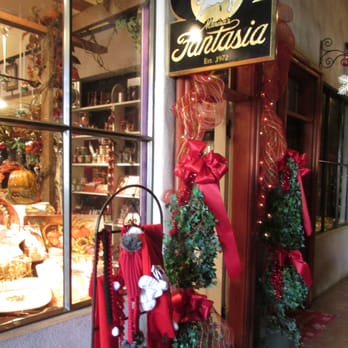 Marisa's Fantasia - Alley entrance at Christmas - Flowers & Gifts Near Me - Petaluma, California Marisa's Fantasia - Alley entrance at Christmas - Flowers & Gifts Near Me - Petaluma, California
