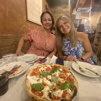 Dar Poeta - Búfalo added funghi - Pizza Near Me - Rome, RM Dar Poeta - Búfalo added funghi - Pizza Near Me - Rome, RM