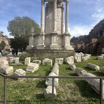 Foro Romano - Landmarks & Historical Buildings Near Me - Rome, RM