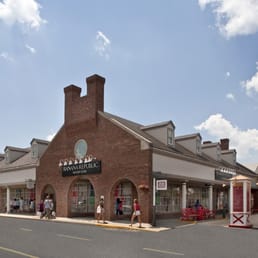 crocs outlet aurora farms